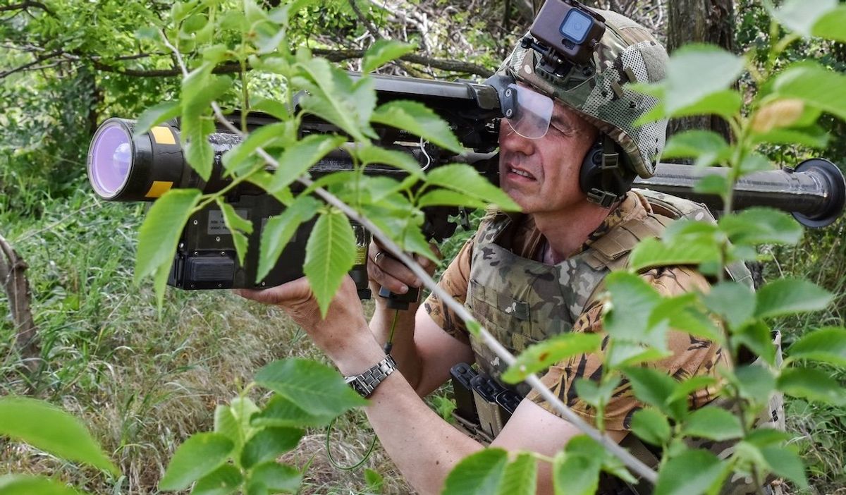 ​A Ukrainian serviceman searches for a target with a US Stinger air defense missile launcher on the front line in the Zaporizhzhia region.