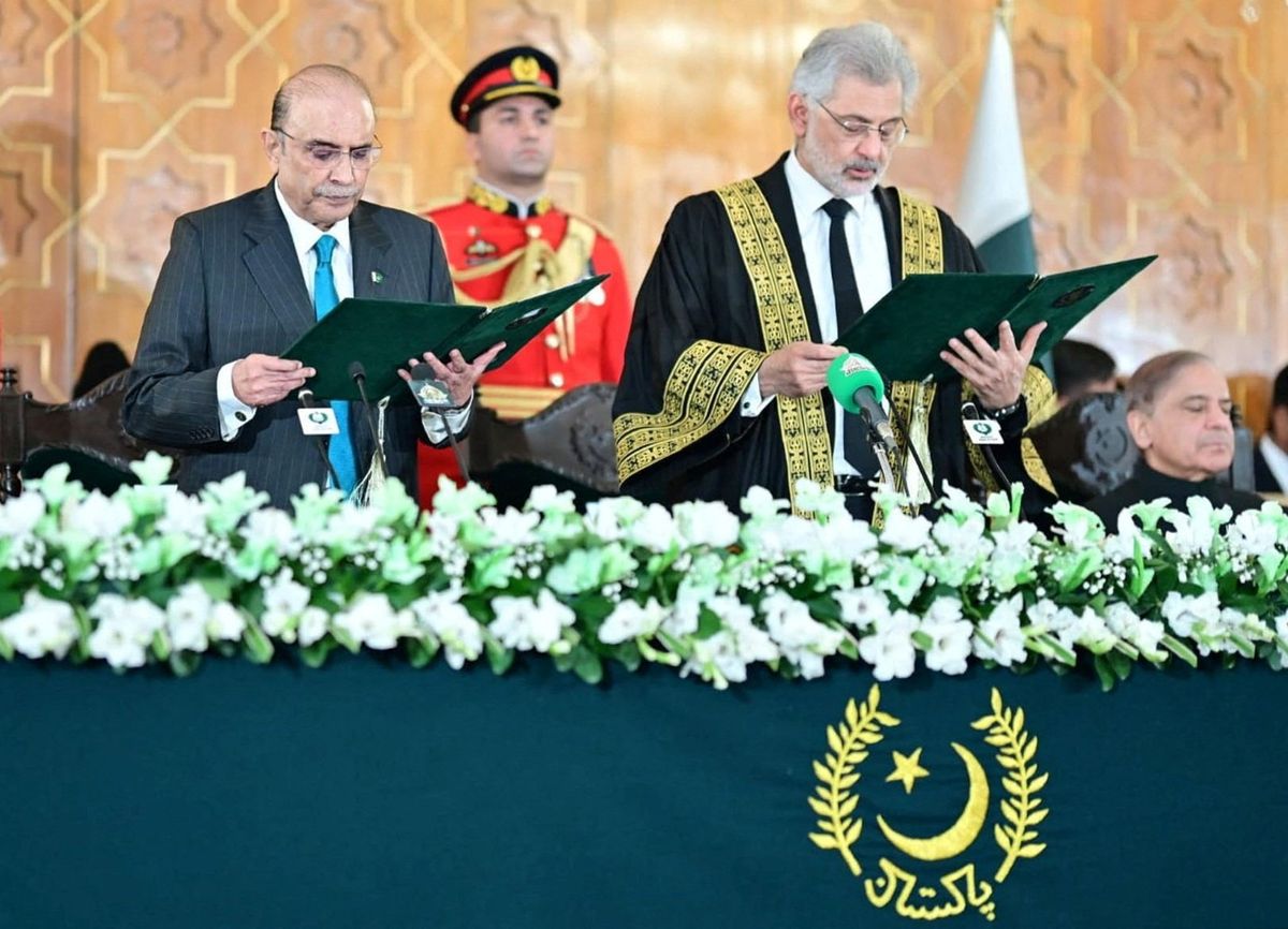 Chief Justice of Pakistan Qazi Faez Isa, administers the oath of the office of the President of Pakistan to Asif Ali Zardari, at the Presidential Palace in Islamabad, Pakistan March 10, 2024. 