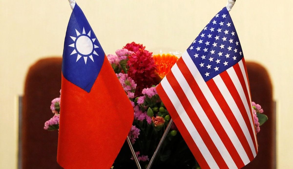 ​Flags of Taiwan and the US.