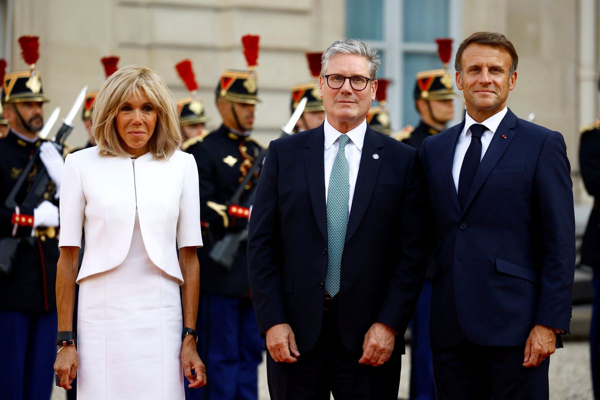 French President Emmanuel Macron and his wife Brigitte Macron welcome Britain's Prime Minister Keir Starmer as he arrives to attend a reception for heads of state and government at the Elysee Palace before the opening ceremony of the Paris 2024 Paralympic Games, in Paris, France August 28, 2024. 