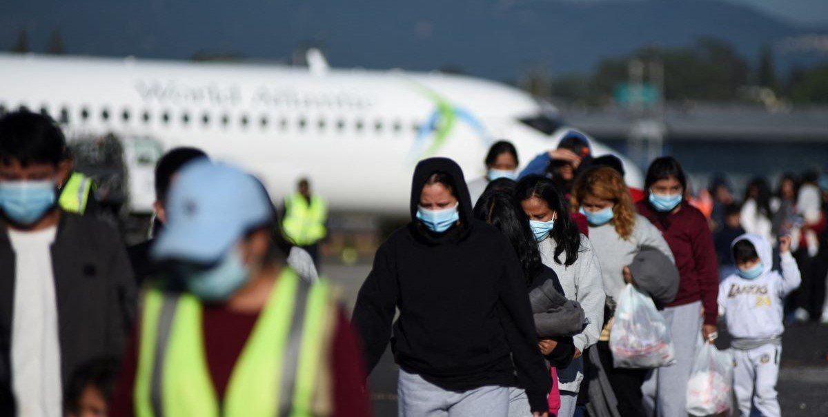 ​Guatemalan migrants walk after arriving at La Aurora Air Force Base on a deportation flight from the U.S., in Guatemala City, Guatemala, December 27, 2024. 