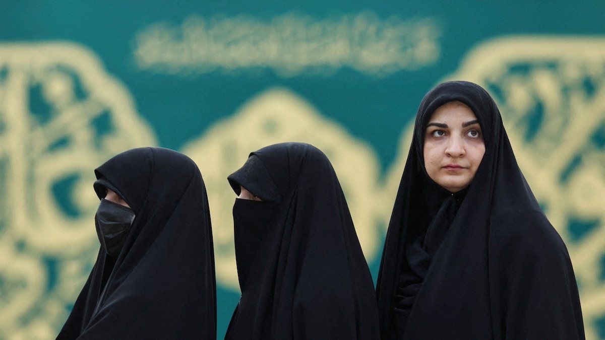 ​Iranian women queue to vote at a polling station in a snap presidential election to choose a successor to Ebrahim Raisi following his death in a helicopter crash, in Tehran, Iran June 28, 2024. 