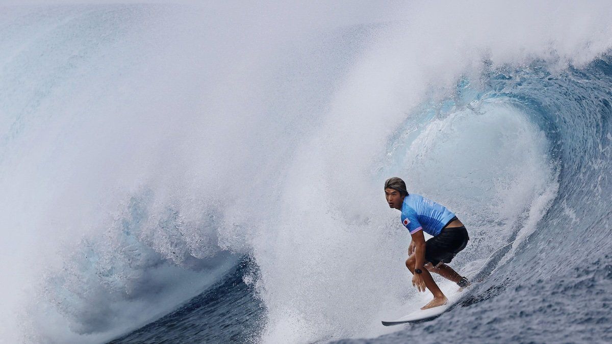 Japan's Kanoa Igarashi competes in the third round of the men's surfing event at the Paris Olympics in Teahupo'o, Tahiti, on July 29, 2024. Igarashi lost to Gabriel Medina of Brazil. 