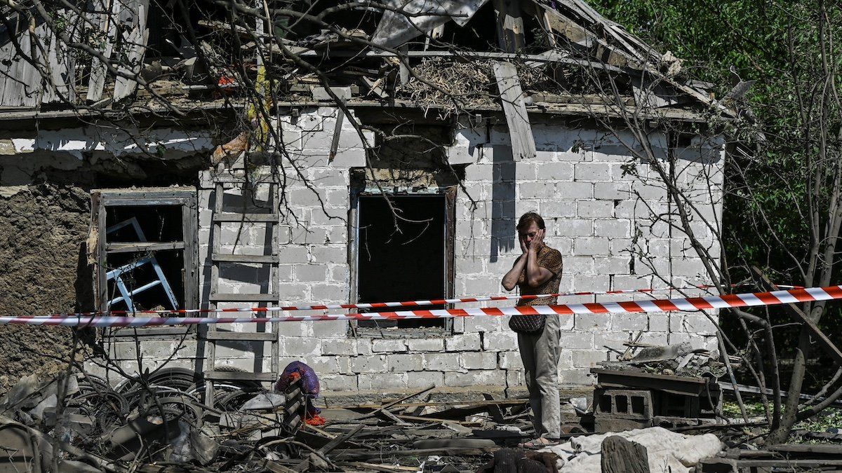 ​A local resident reacts next to a residential building damaged by a Russian missile strike in the village of Novohupalivka, amid Russia's attack on Ukraine, in Zaporizhzhia region, Ukraine August 26, 2024. 