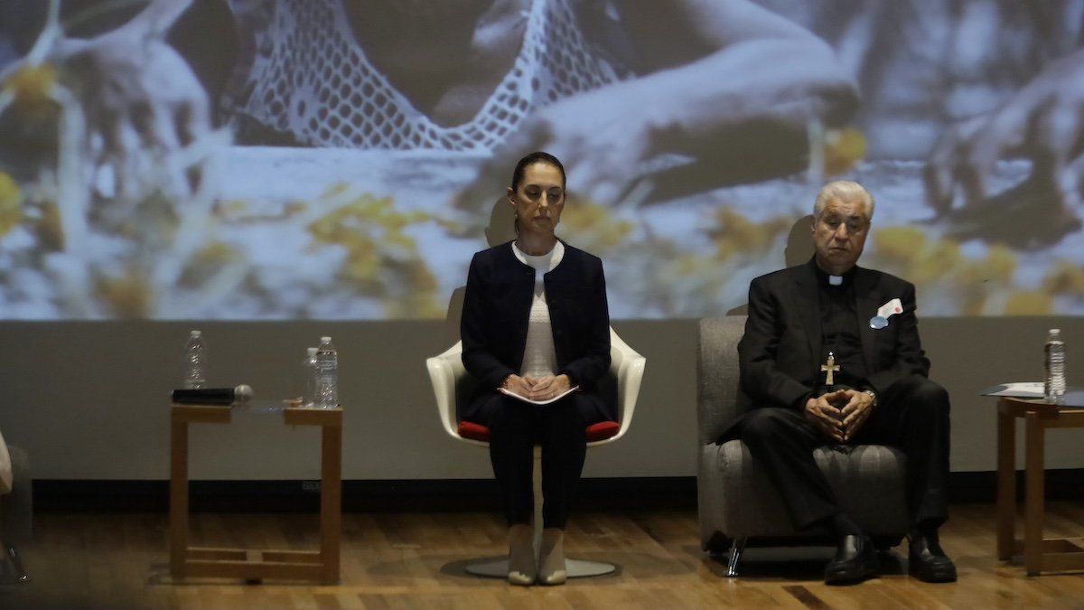 ​Claudia Sheinbaum (c), candidate for the presidency of Mexico from the MORENA party, is visiting the facilities of the Tlatelolco Cultural Center in Mexico City to sign the National Commitment for Peace, organized by the Society of Jesus in Mexico and the Mexican Episcopate Conference, on March 11, 2024. 