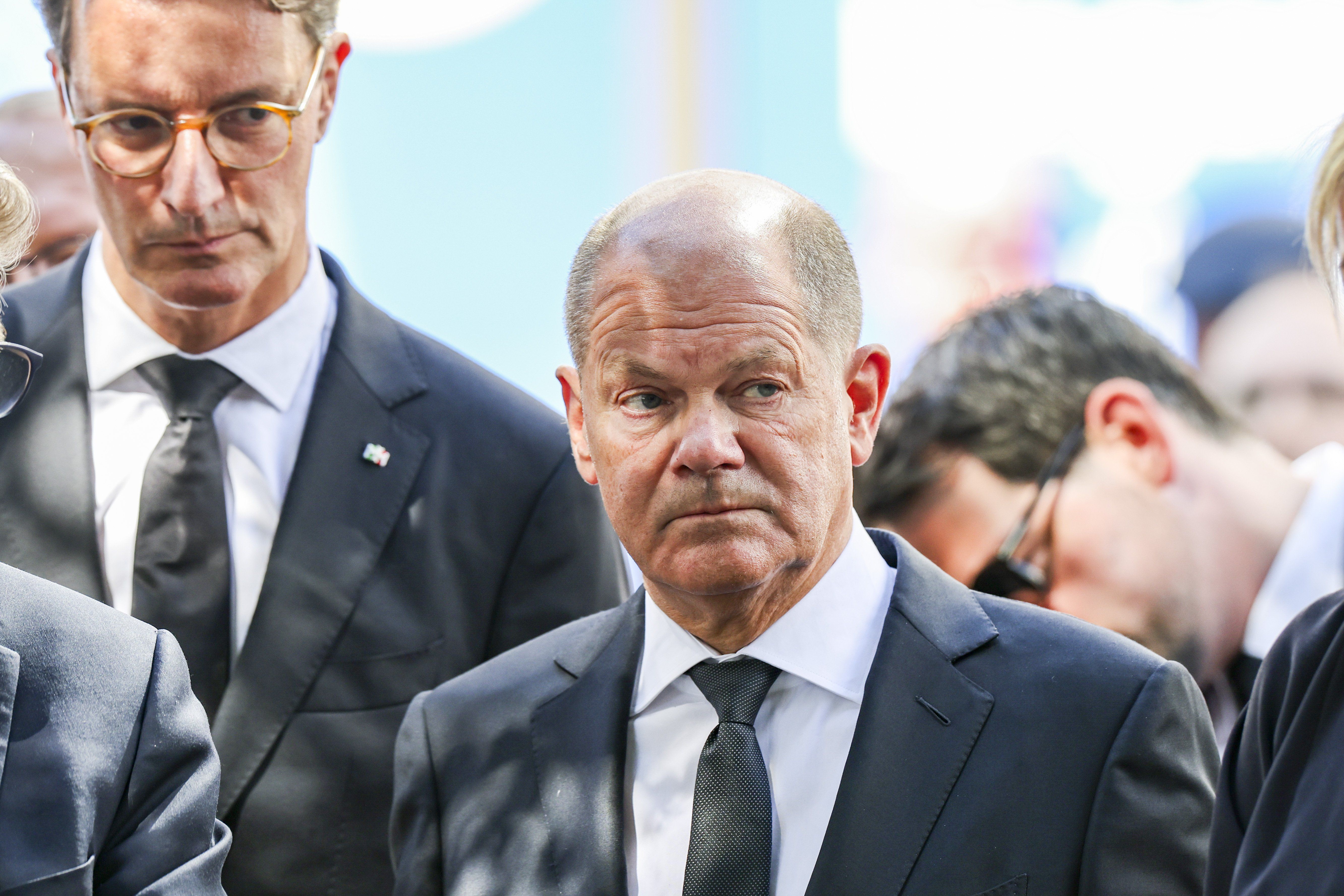 ​Federal Chancellor Olaf Scholz (SPD) attends the wreath-laying ceremony at Fronhof in memory of the victims of the knife attack at the Solingen town festival. I