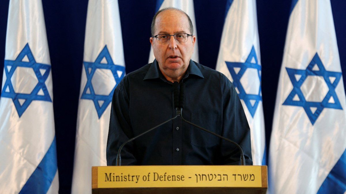 ​FILE PHOTO: Israel's Defence Minister Moshe Yaalon gives a statement to the press at the Kirya Army base in Tel Aviv, Israel May 20, 2016. 