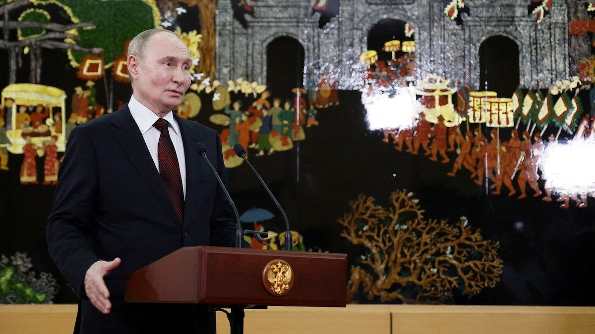 ​Russian President Vladimir Putin speaks to Russian journalists before his departure at Noi Bai International Airport in Hanoi, Vietnam June 20, 2024. 