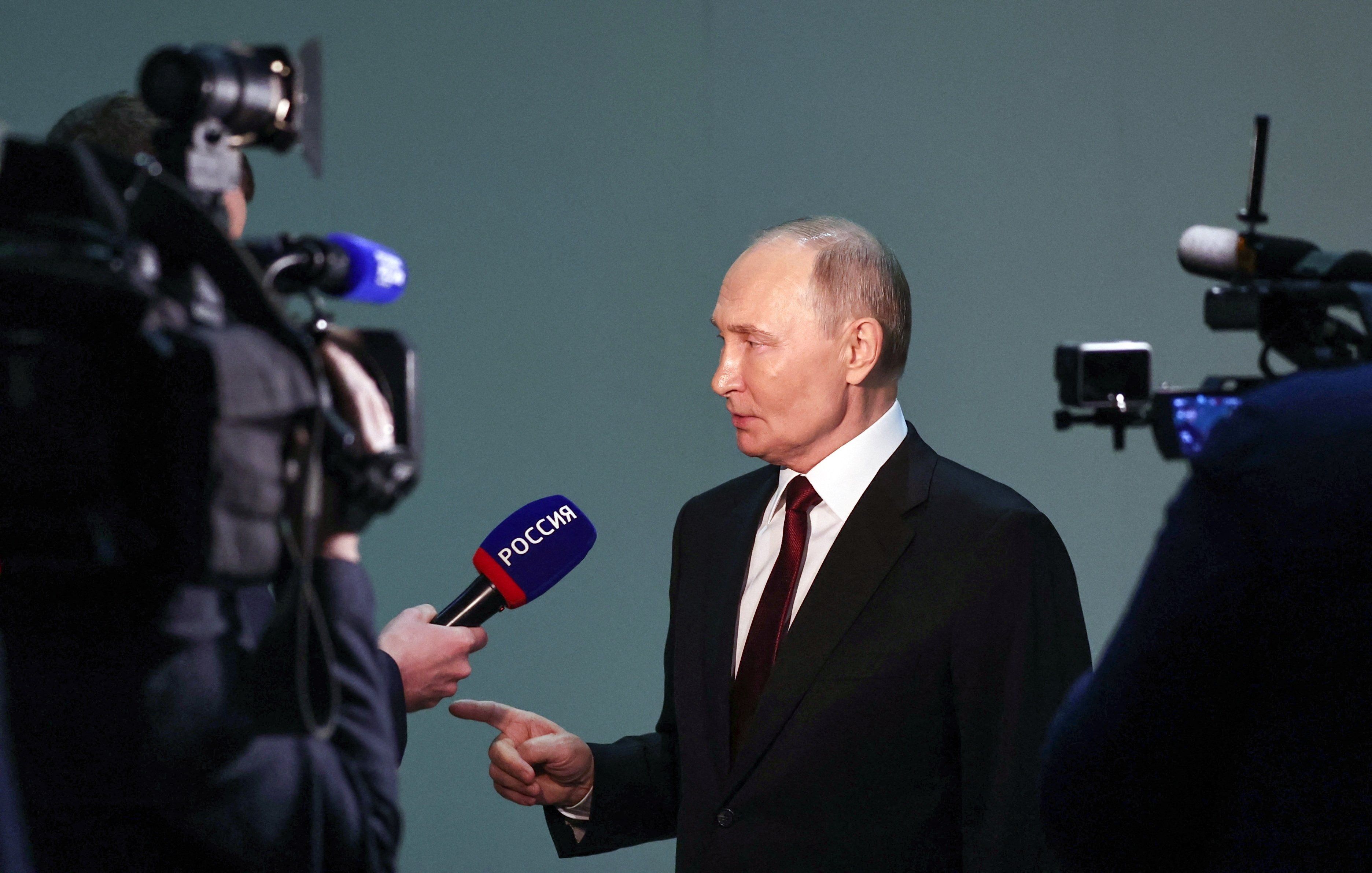 Russian President Vladimir Putin speaks with journalist Pavel Zarubin after his annual televised year-end press conference and phone-in held in Moscow, Russia December 19, 2024. Sputnik/Alexander Kazakov/Pool