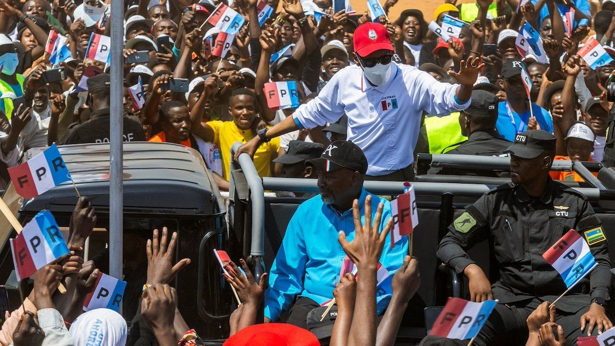 ​Rwanda's incumbent President and presidential candidate for the Rwandan Patriotic Front (RPF) Paul Kagame waves to his supporters as he arrives for his final campaign rally in Gahanga, Kicukiro district in Kigali, Rwanda, July 13, 2024. 