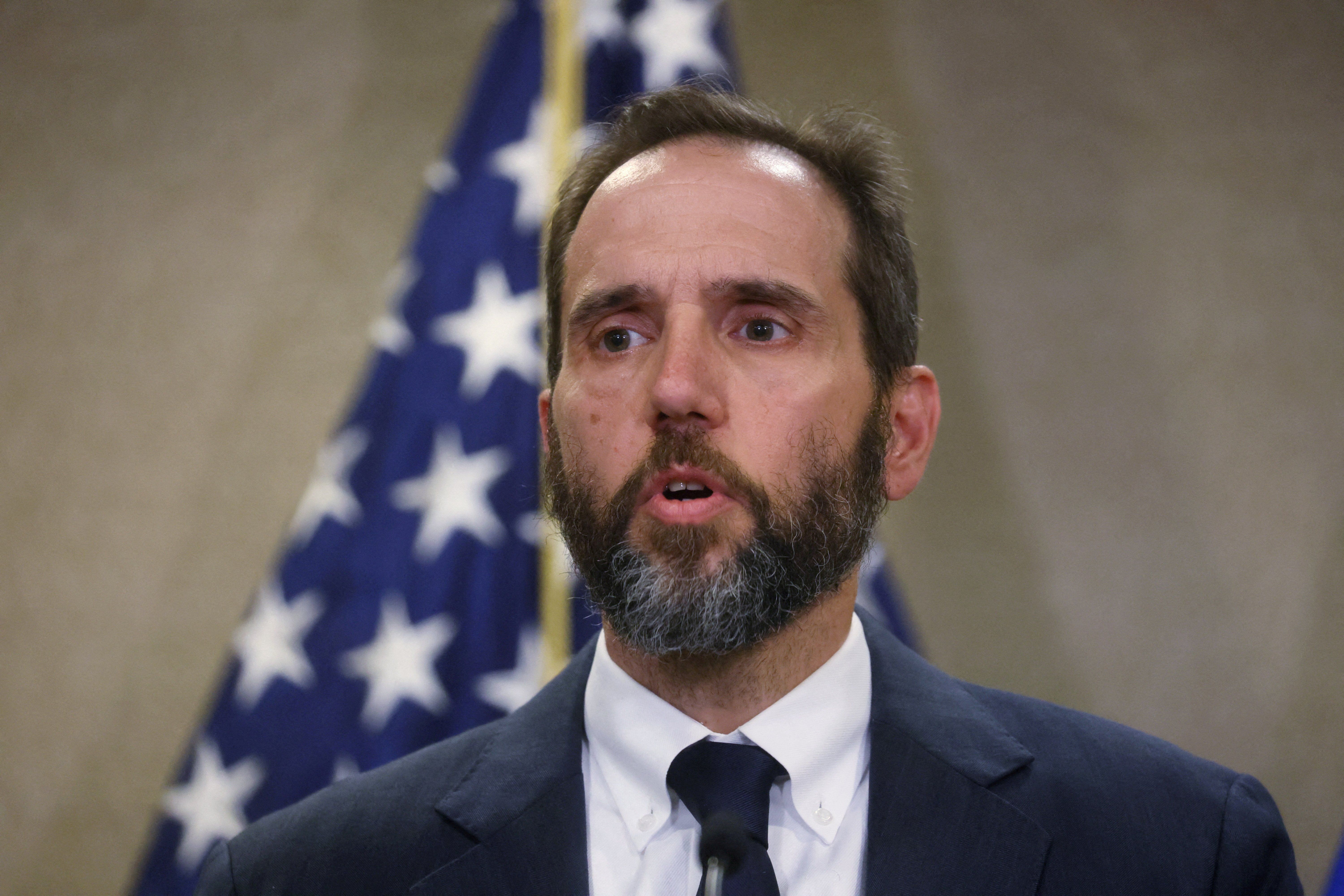 ​Special Counsel Jack Smith makes a statement to reporters about the 37 federal charges returned by a grand jury in an indictment of former U.S. President Donald Trump on charges of unauthorized retention of classified documents and conspiracy to obstruct justice as Smith speaks at his offices in Washington, U.S. June 9, 2023. 