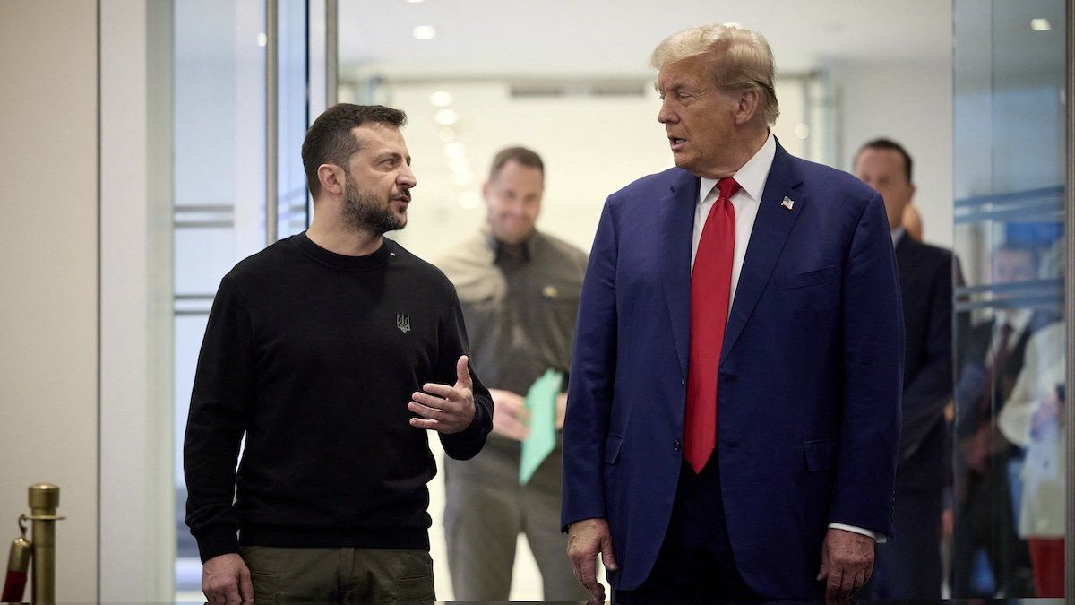 Ukrainian President Volodymyr Zelensky (L) and Republican presidential nominee former US President Donald Trump, meeting on September 27, 2024 in New York City, NY, USA.