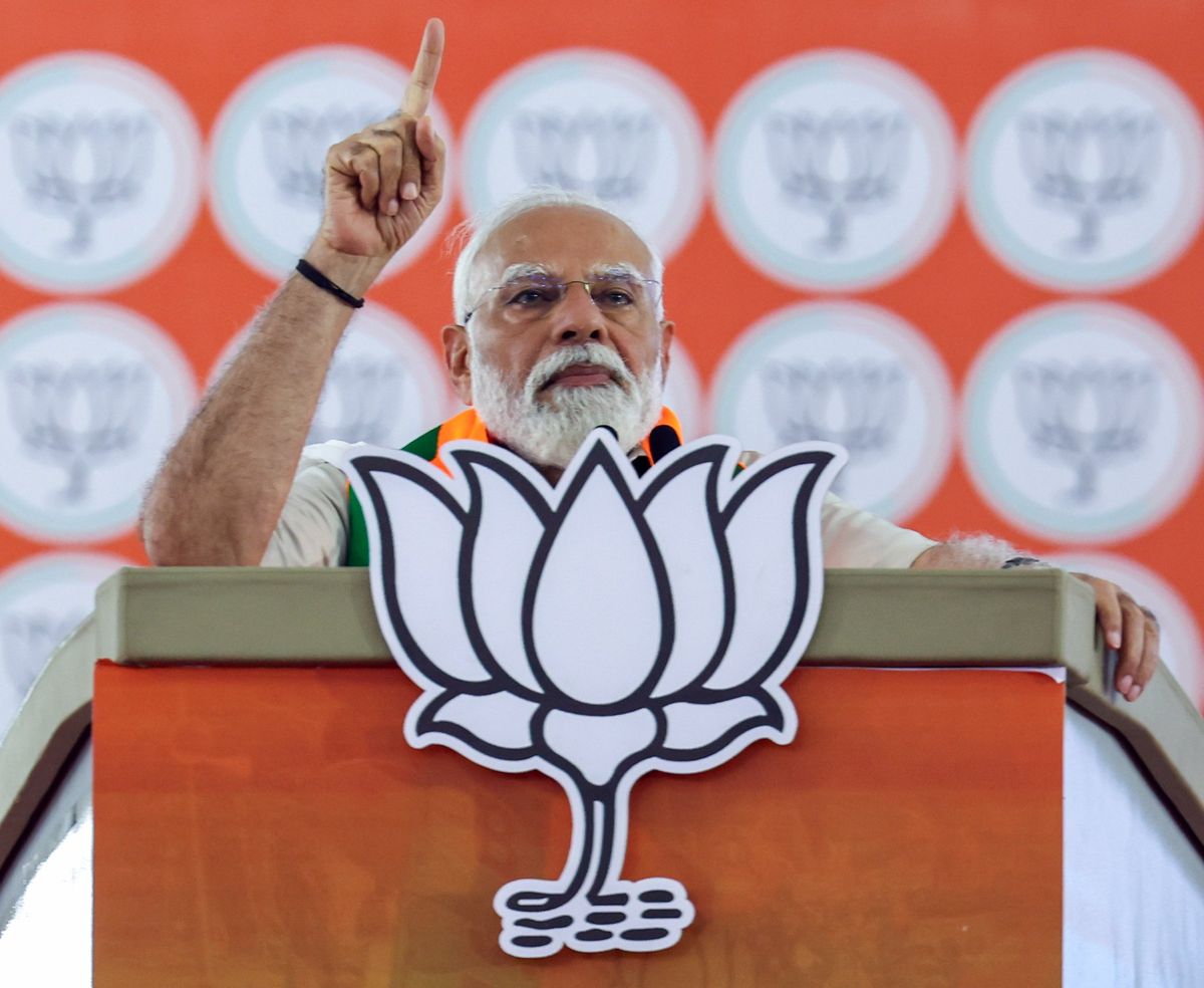 Prime Minister Narendra Modi addresses a public meeting for the Lok Sabha elections, in Chandrapur on Monday. 