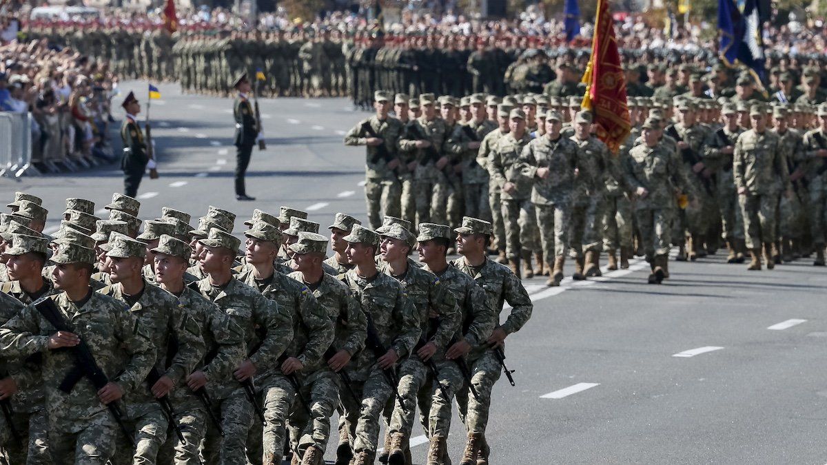 ​Soldiers march during Ukraine's Independence Day military parade in the centre of Kiev, Ukraine, August 24, 2015. President Petro Poroshenko said on Monday Ukraine was facing a precarious year, warning that Russia had several strategies to undermine Kiev's attempts to move towards Europe. 