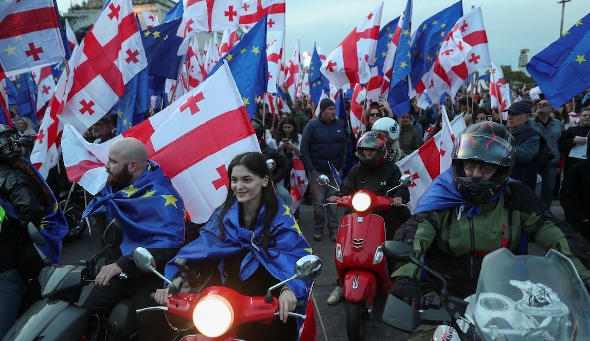 ​Supporters of Georgia’s pro-Western and pro-EU opposition groups hold a joint final campaign rally ahead of the upcoming parliamentary elections in Tbilisi, Georgia, on Oct. 20, 2024. 