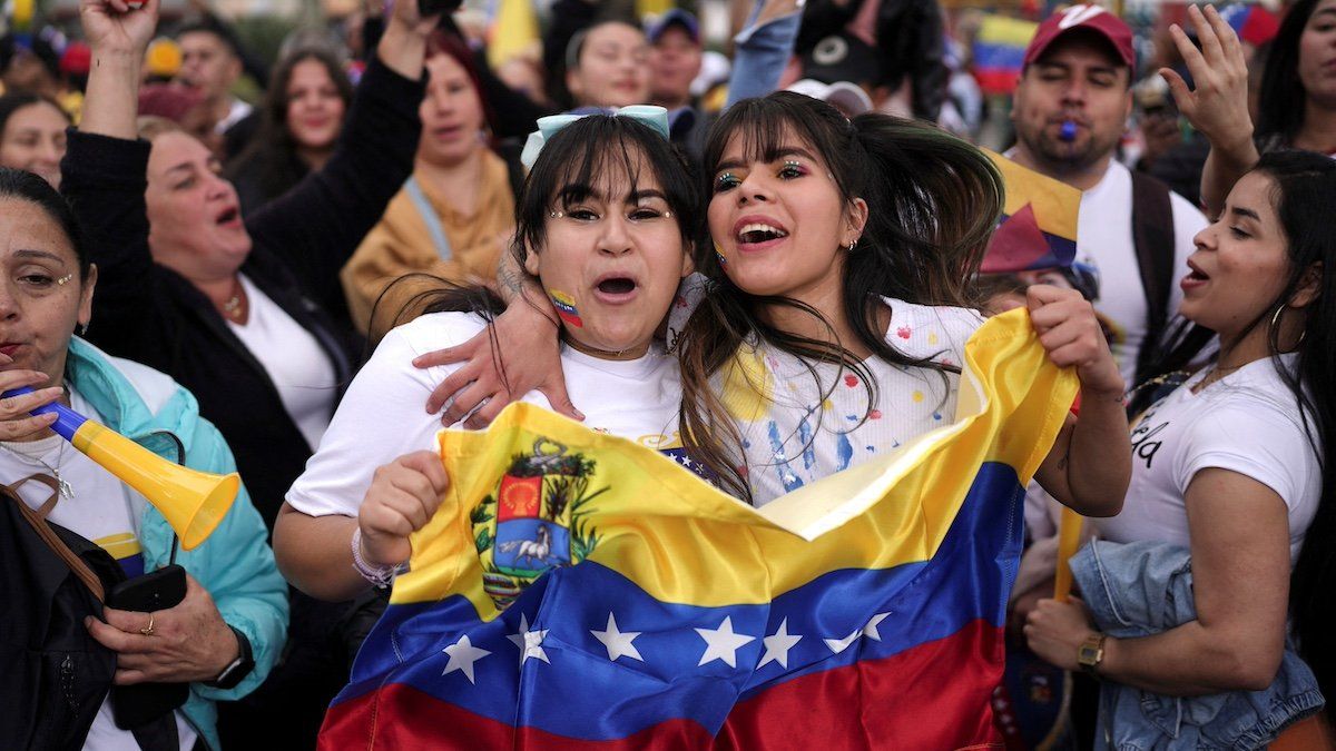 Venezuelans gather to demonstrate during Venezuela's election voting day in Bogota, Colombia, July 28, 2024. 